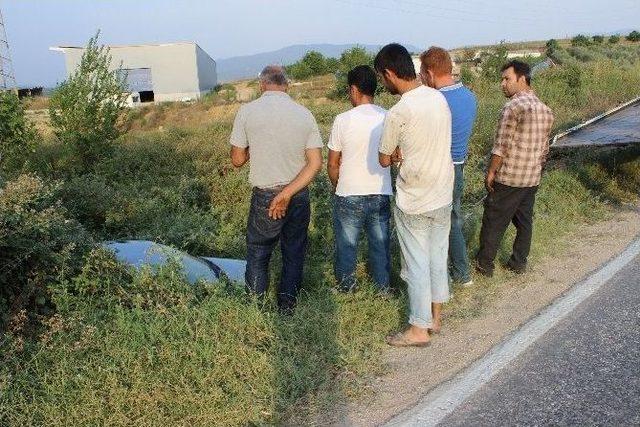 Yayaya Çarpmamak İçin Şarampole Devrildi