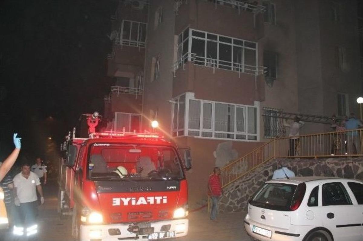 Yangın Dumandanından 1 Kişi Zehirlendi 12 Kişi Etkilendi