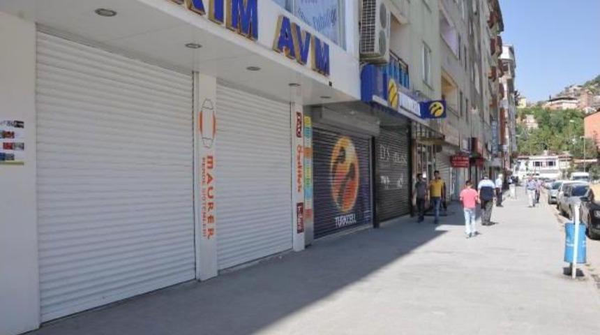 Hakkari Ve Y&uuml;ksekova'da Kepenkler Kapalı