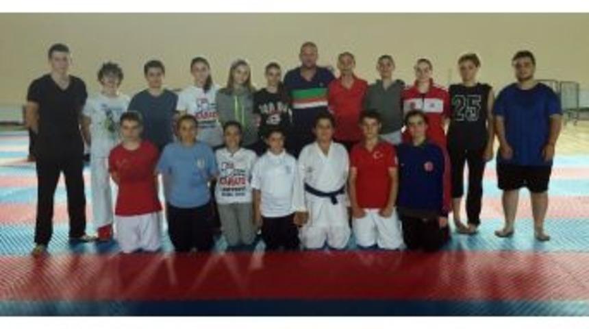 D&uuml;zceli Karatecilerin Hedefi Madalya