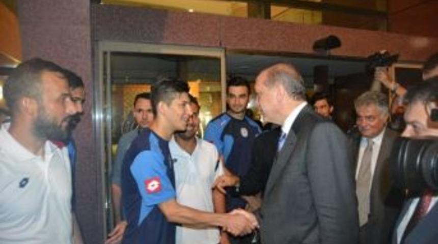 Cumhurbaşkanı Erdoğan&rsquo;dan Rizespor&rsquo;a Ziyaret