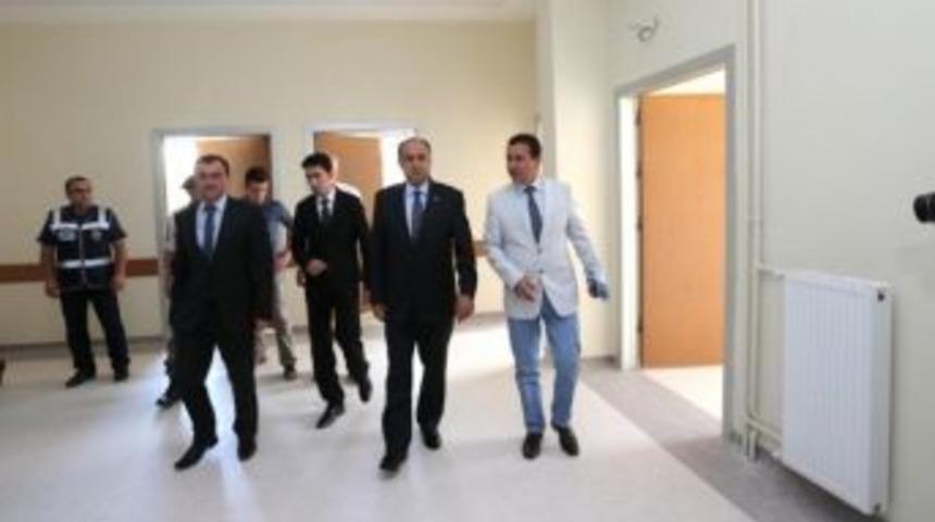 Vali &Ccedil;omaktekin&rsquo;nden Hamam&ouml;z&uuml;&rsquo;deki Hastane İnşaatında İnceleme