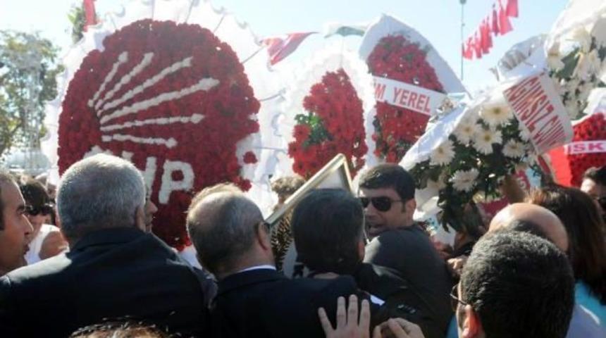 Ata'ya &Ccedil;elenk Sunumuna 3 Yıl Hapis Istemi