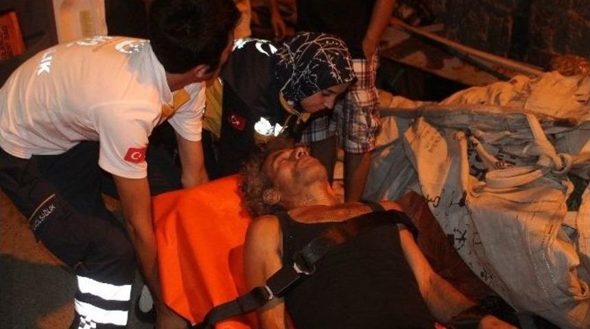 Yerde Hareketsiz Yatınca Polis Ve Sağlık Ekipleri Harekete Ge&ccedil;ti