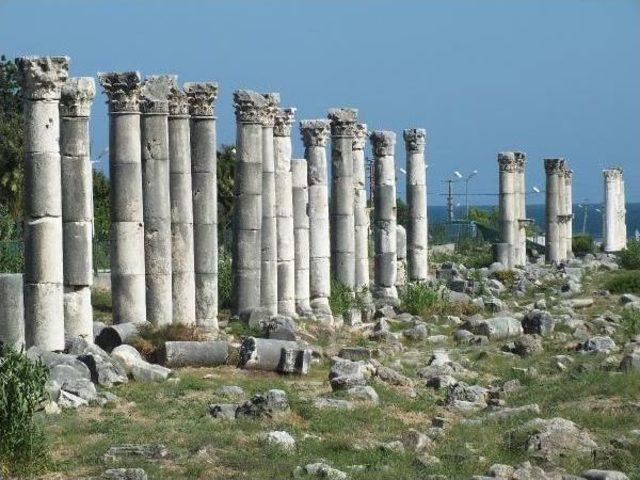 Avrupalı Öğrenciler Mersin'de Antik Kenti Gezdi