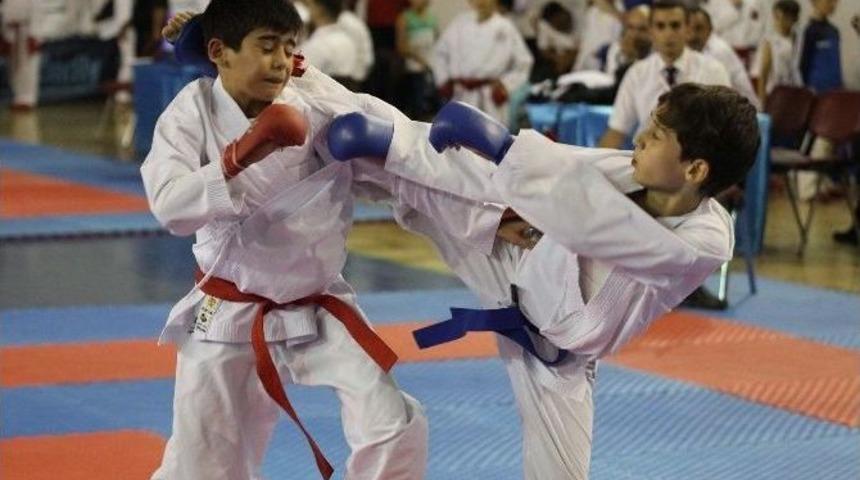 Trabzon&rsquo;da Karate Ş&ouml;leni