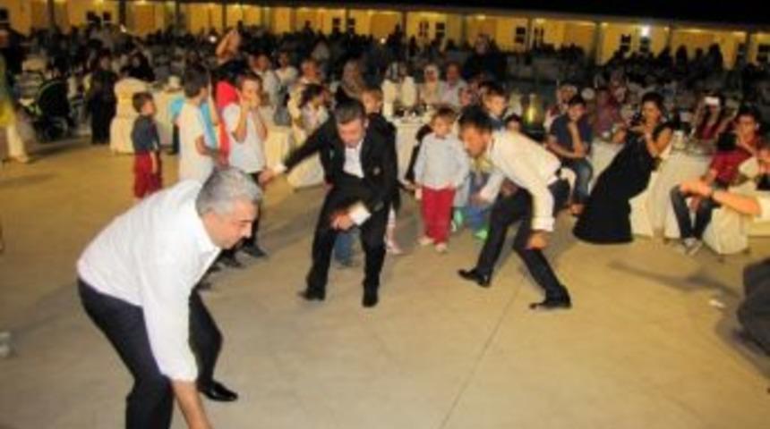 Başkan &Ccedil;alışkan, D&uuml;ğ&uuml;nde D&ouml;kt&uuml;rd&uuml;