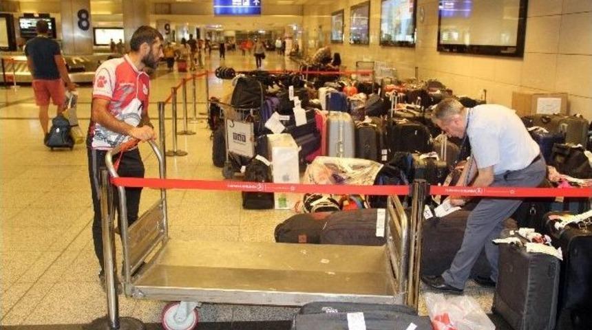 T&uuml;rk Bayraklı Azeri Gezgin Mısır&rsquo;da G&ouml;zaltına Alındı