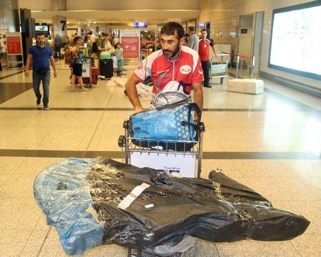 T&uuml;rk Bayraklı Azeri Gezgin Mısır&rsquo;da G&ouml;zaltına Alındı 1