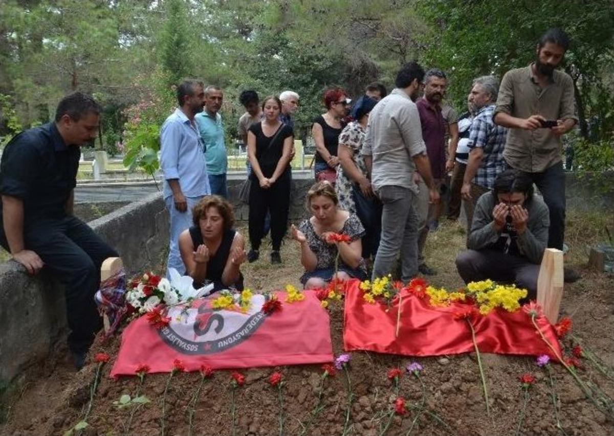 Suru&ccedil;&rsquo;taki Saldırıda &Ouml;len Mert Mezarı Başında Anıldı