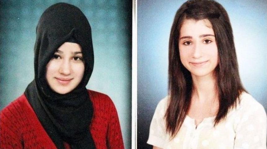 26 G&uuml;nd&uuml;r Kayıp Olan İki Kız Kardeşin Evinde G&ouml;zyaşı Sel Oldu