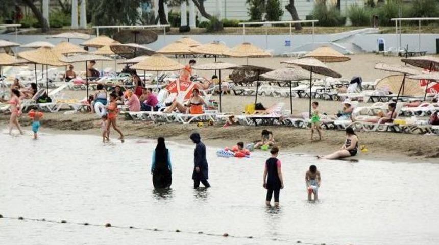 'kadınlar Plajı' Ilgi G&ouml;rd&uuml;