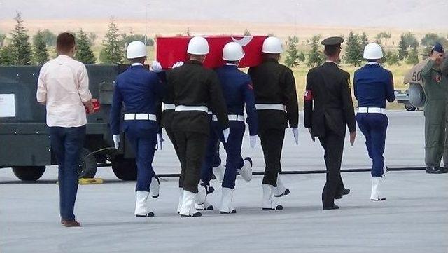 Şehit Astsubay Taştiken&rsquo;in Cenazesi Konya&rsquo;ya Getirildi 1
