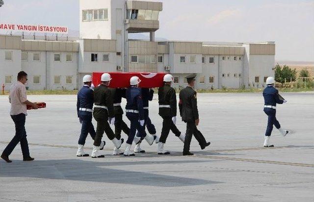 Şehit Astsubay Taştiken&rsquo;in Cenazesi Konya&rsquo;ya Getirildi 2