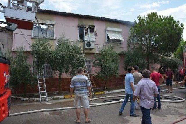 Evdeki Tüp Bomba Gibi Patladı: 4 Yaralı