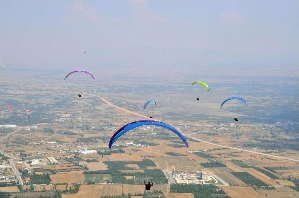 Xc Open Yama&ccedil; Paraş&uuml;t&uuml; Şampiyonası Akşehir&rsquo;de Başladı