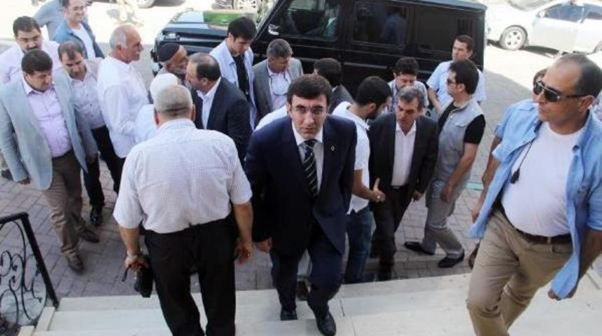 Bakan Yılmaz: Ter&ouml;r&uuml; Lanetliyorum