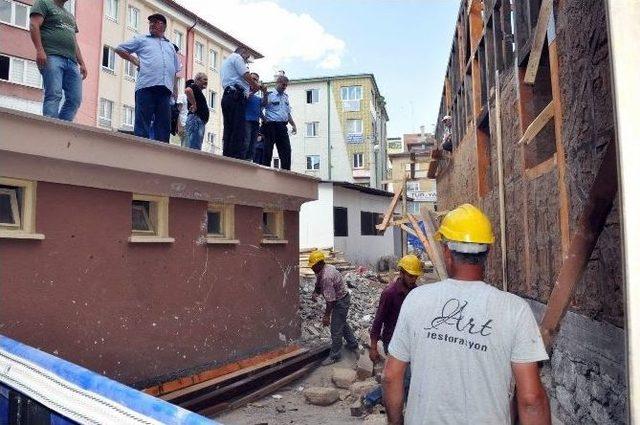 Cami İnşaatında İskele Çöktü: 1 Yaralı