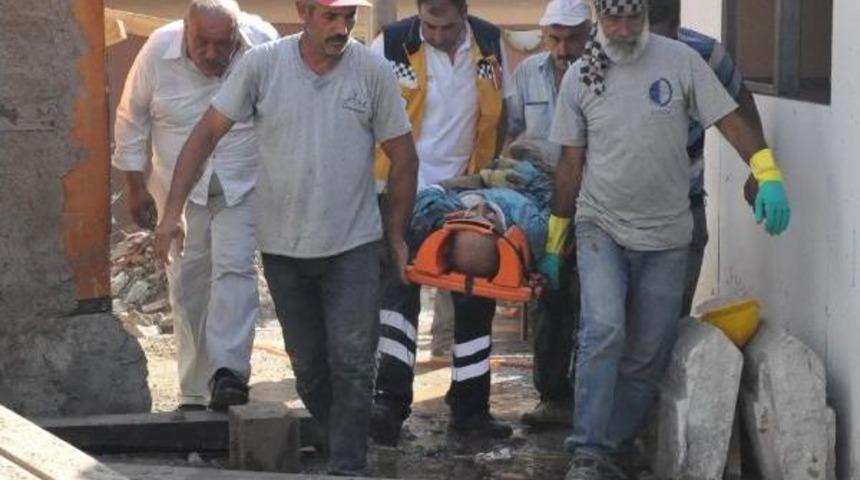 Cami Restoresinde Iskele &Ccedil;&ouml;kt&uuml;: 1 Yaralı