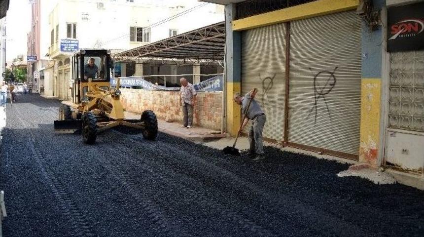 Akdeniz Belediyesi Yol &Ccedil;alışmalarına Devam Ediyor