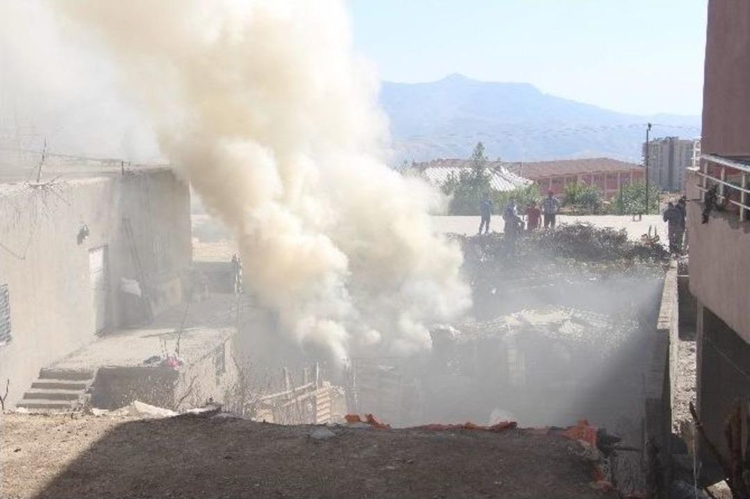 Şırnak&rsquo;ta Yol Kesen Gruba Polis M&uuml;dahalesi