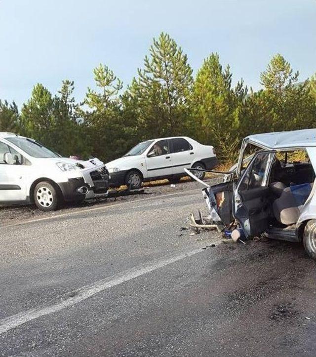 K&uuml;tahya&rsquo;da Trafik Kazası: 1 &Ouml;l&uuml;, 6 Yaralı 1