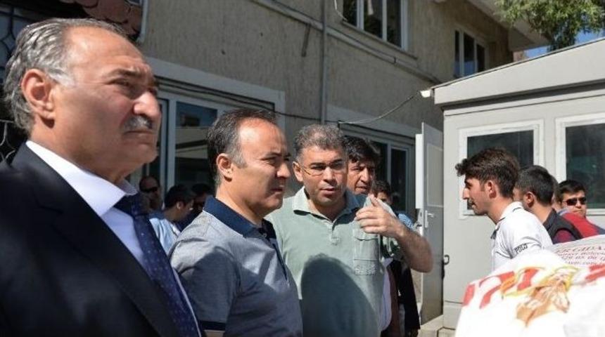 Vali Altıparmak&rsquo;tan Saldırıya Uğrayan İl&ccedil;e Emniyet M&uuml;d&uuml;rl&uuml;ğ&uuml;ne Ziyaret