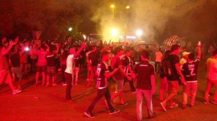 Adana'da Beşiktaş'a Coşkulu Karşılama