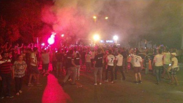 Adana da Beşiktaş a Coşkulu Karşılama 2