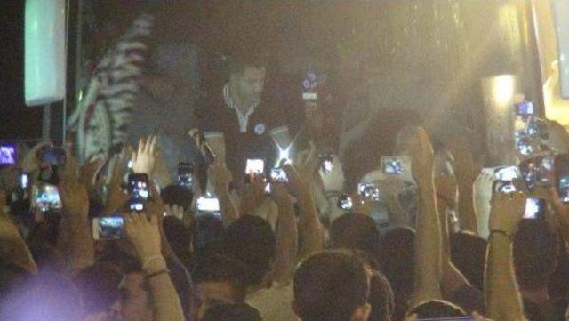 Adana da Beşiktaş a Coşkulu Karşılama 3