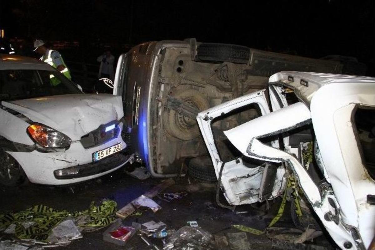 Samsun&rsquo;da Kazaya M&uuml;dahale Eden Polislere Minib&uuml;s &Ccedil;arptı: 4&rsquo;&uuml; Polis 6 Yaralı