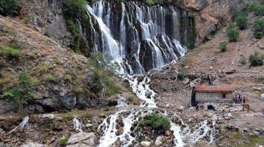 Kapuzbaşı Şelalesi&rsquo;Ne Ziyaret&ccedil;i Akını