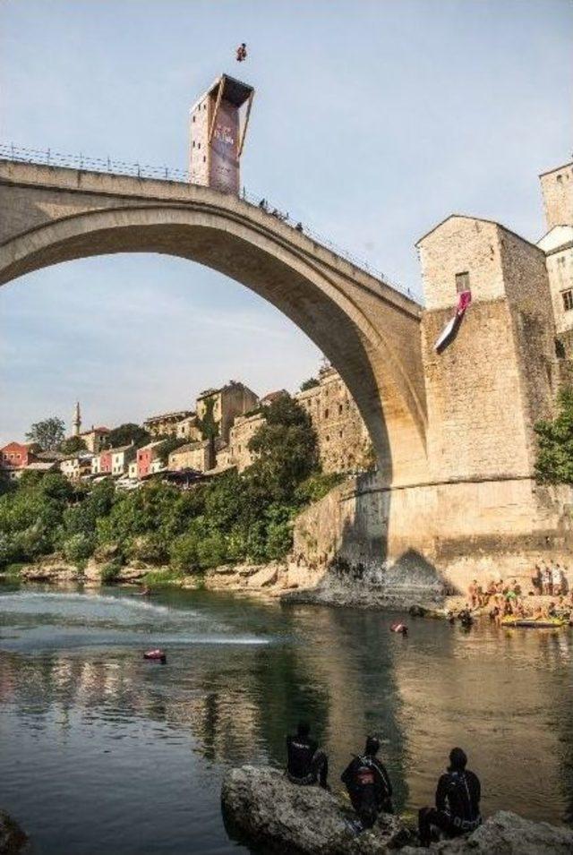 Tarihi Mostar K&ouml;pr&uuml;s&uuml;nden Nefes Kesen Atlayışlar 1