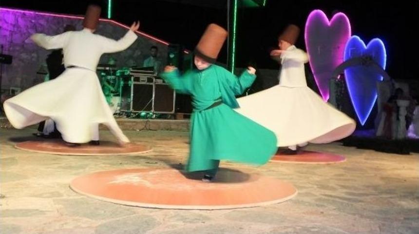 Burhaniye&rsquo;de Minik Semazene B&uuml;y&uuml;k Alkış