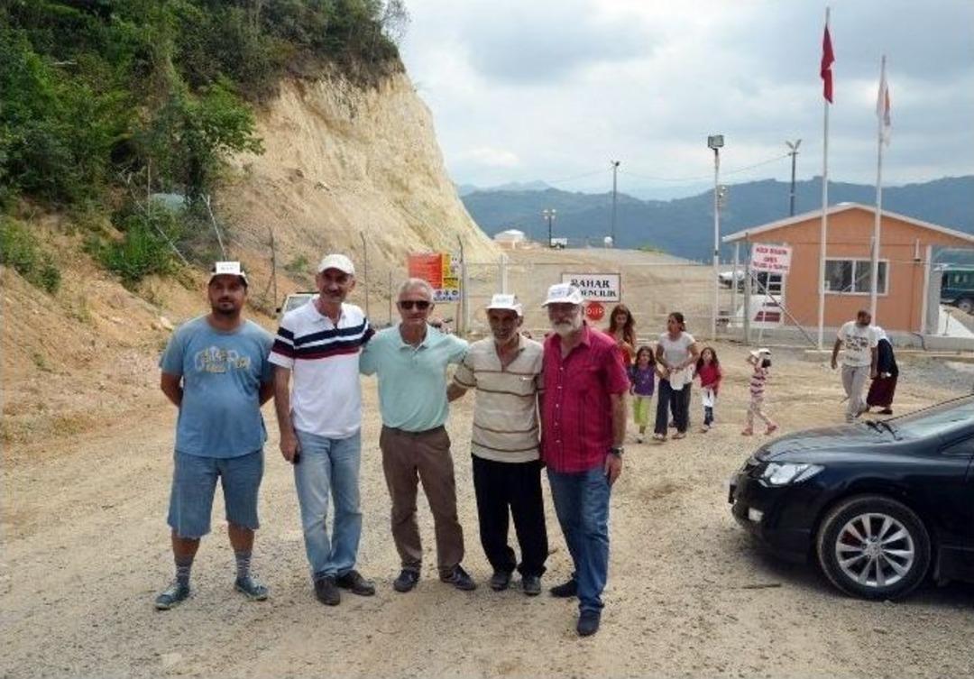 &Uuml;nl&uuml; Şarkıcılardan Eylem &Ccedil;adırına Ziyaret