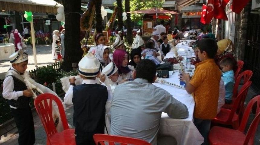 50 &Ccedil;ocuk Erkekliğe İlk Adımını Attı