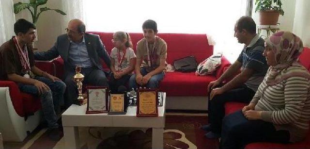 G&ouml;rme &Ouml;z&uuml;rl&uuml; Ailenin Santran&ccedil;ta T&uuml;rkiye Ikincisi Oğulları 2