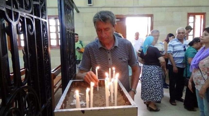 T&uuml;rkiye&rsquo;nin Tek Ermeni K&ouml;y&uuml; Vakıflı&rsquo;da Ayin Yapıldı