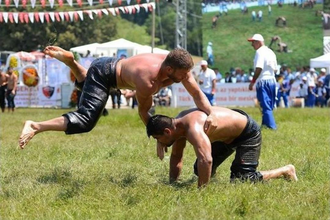 Kurtdere Er Meydanı&rsquo;nda G&uuml;reşler Kıran Kırana S&uuml;r&uuml;yor