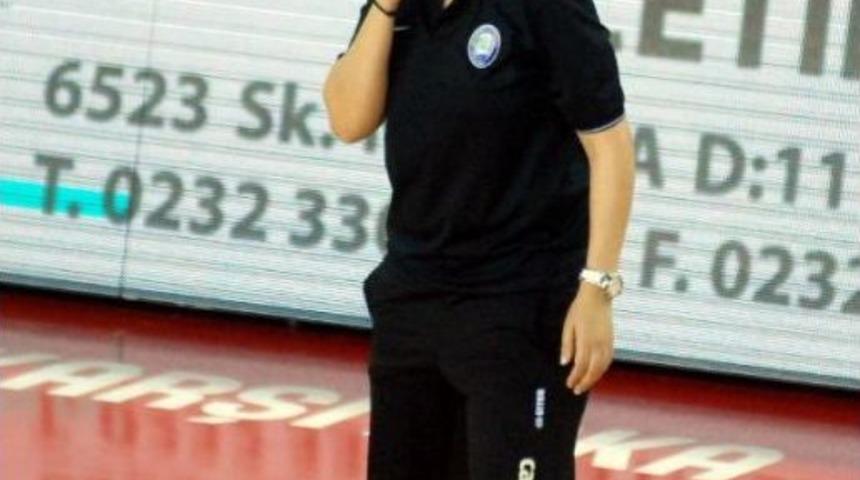 Şampiyon Salihlispor'un Antren&ouml;r&uuml; G&uuml;l: "kadının Fendi Erkekleri Yendi"