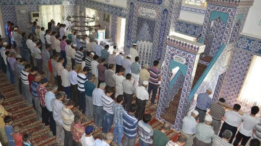 Seydikemer&rsquo;de Kuran&rsquo;ı Kerim &Ouml;ğrenen Hediyesini Kazandı