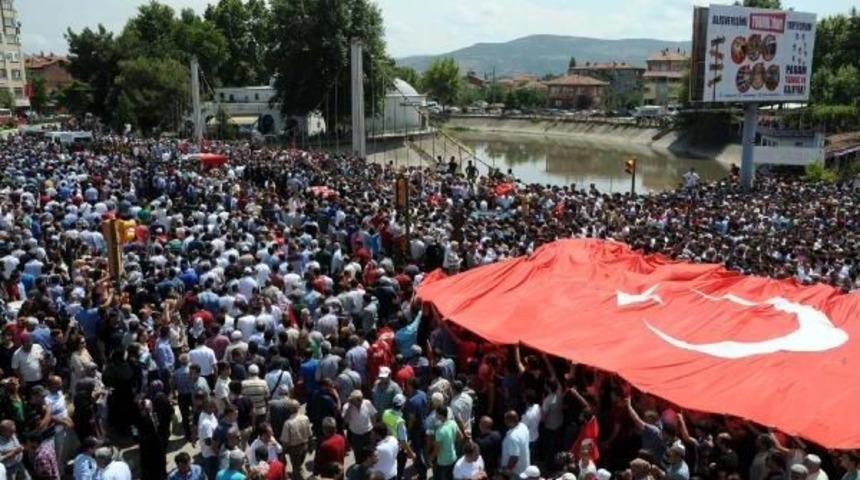 Şehit Uzman &Ccedil;avuş Gencer&rsquo;I 5 Bin Kişi Son Yolculuğuna Uğurladı