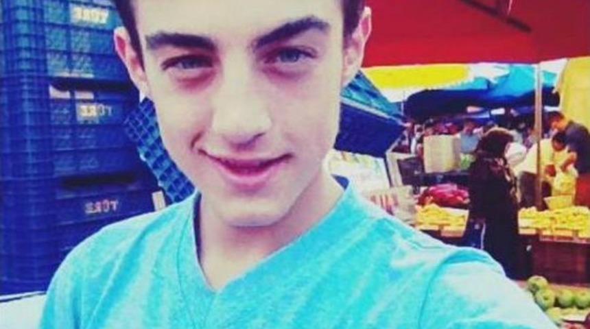 Arkadaşlarıyla Y&uuml;r&uuml;rken Yere Yığılan &Ccedil;ocuk Hastanede &Ouml;ld&uuml;