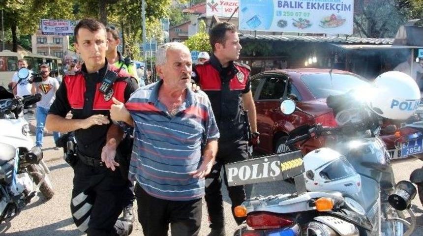 Alkoll&uuml; Şahısların Bı&ccedil;aklı Kavgasını Polis Ayırdı