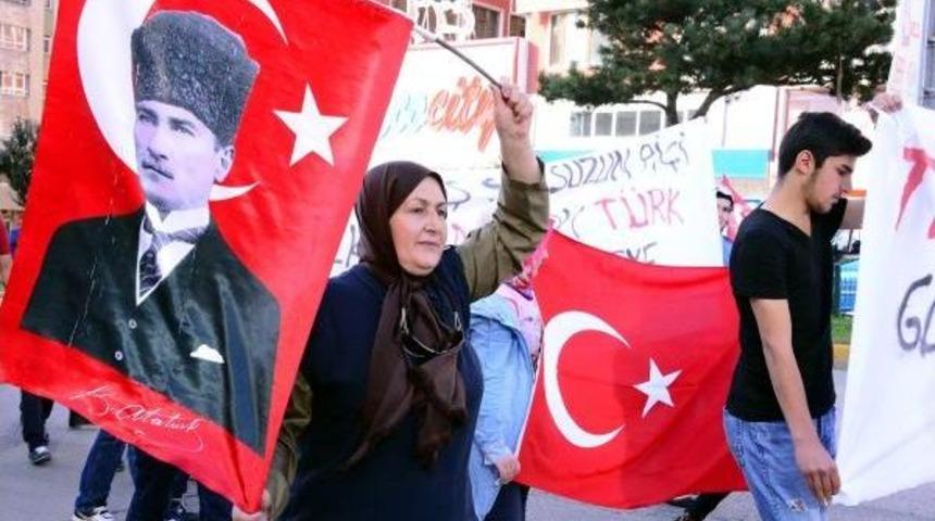 Erzurum'da Ter&ouml;r Tepki Y&uuml;r&uuml;y&uuml;ş&uuml;