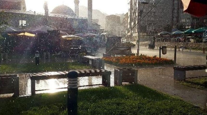 G&uuml;m&uuml;şhane&rsquo;ye 46 G&uuml;n Sonra Yağmur Yağdı