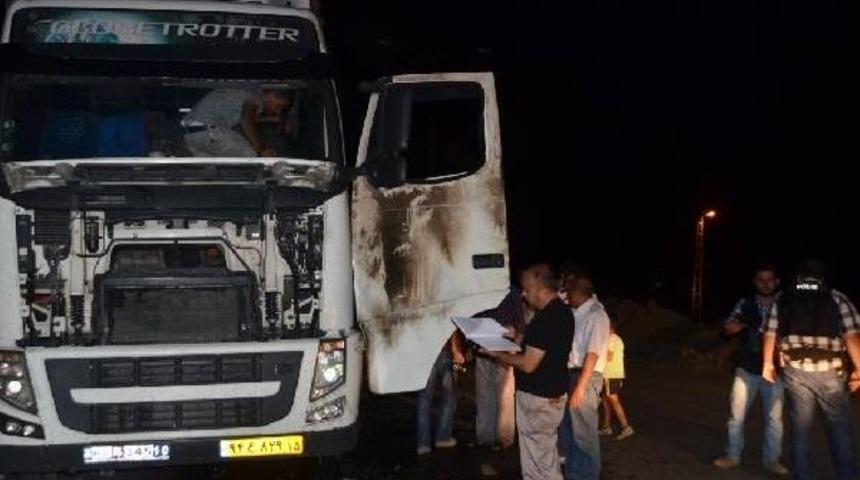 İran Plakalı Tır Ateşe Verildi