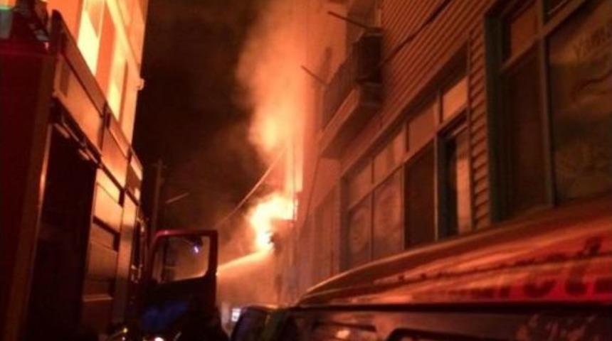 Metruk Binada &Ccedil;ıkan Yangın Korkuttu