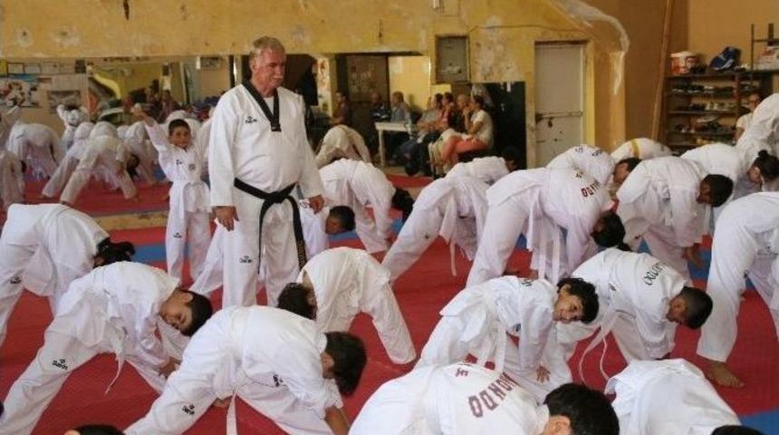 B&ouml;lge Antren&ouml;r&uuml; Aşan:&ldquo;tekvando&rsquo;da Rakibe Saygı Ve Centilmenliği De &Ouml;ğretiyoruz&rdquo;