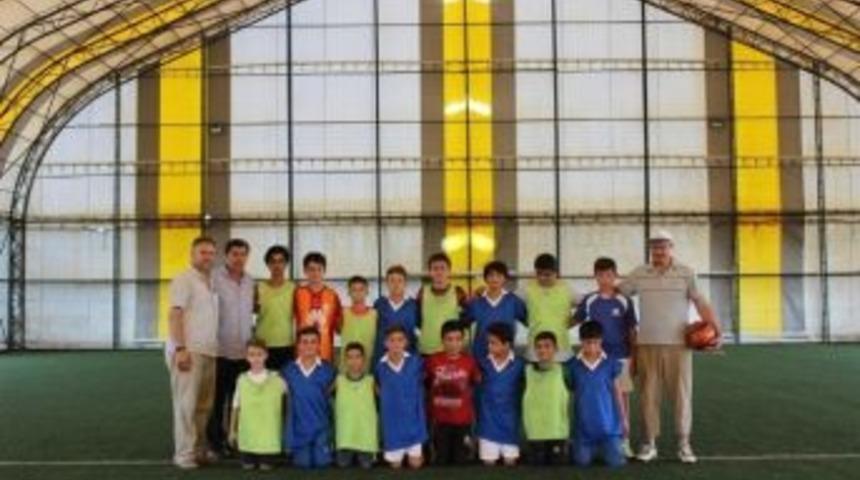 Burhaniye&rsquo;de Kuran Kursu &Ouml;ğrencilerinin Halı Saha Ma&ccedil;ı